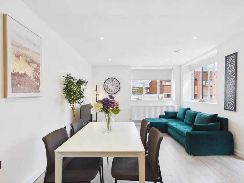 Luxury Two Bed | Sleeps 6 | 5 beds - Image 1