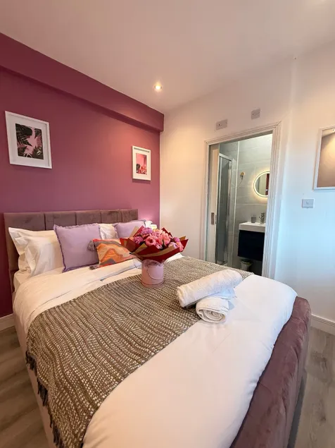 124B Modern Suite 1 bedroom apartment - Image 1