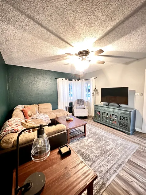 *Historic Deereville Home* Pet Friendly! - Image 1