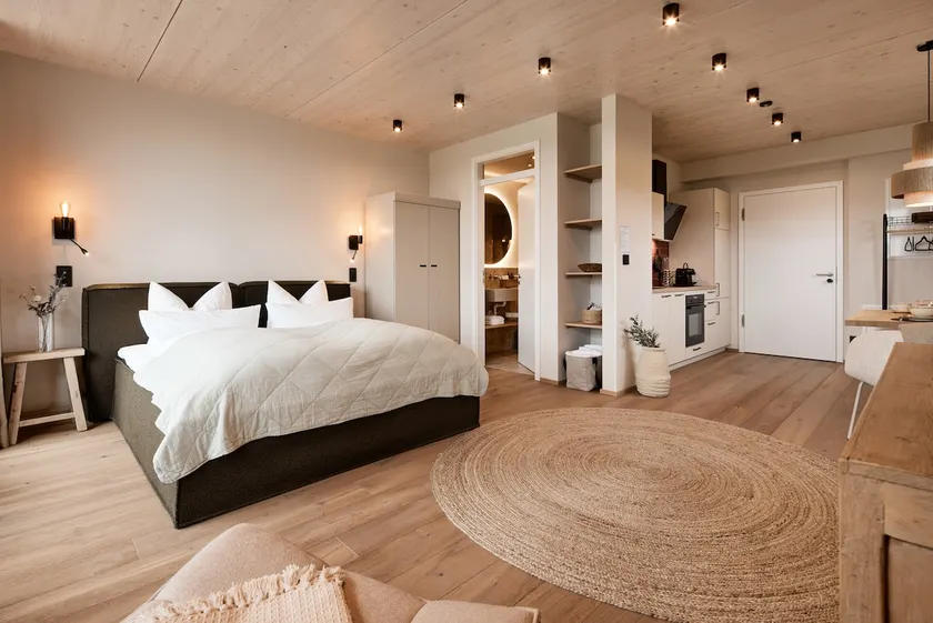 Luxury suite by the bike path, sauna house - Image 1