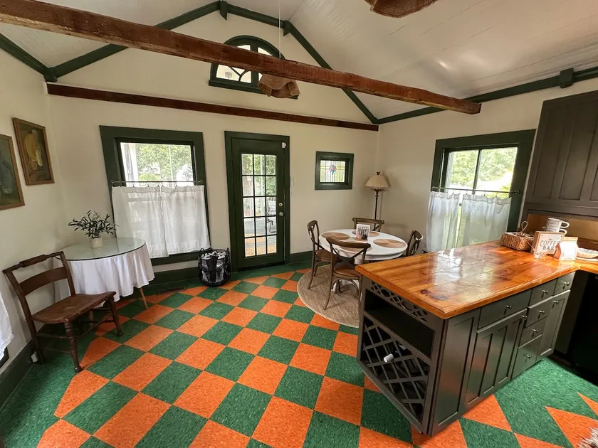 1906 Cottage - Walk to Downtown - Image 1