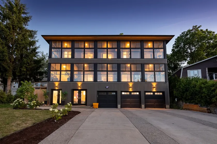 *NEW Stunning Waterfront Mansion | Hot Tub | Falls - Image 1