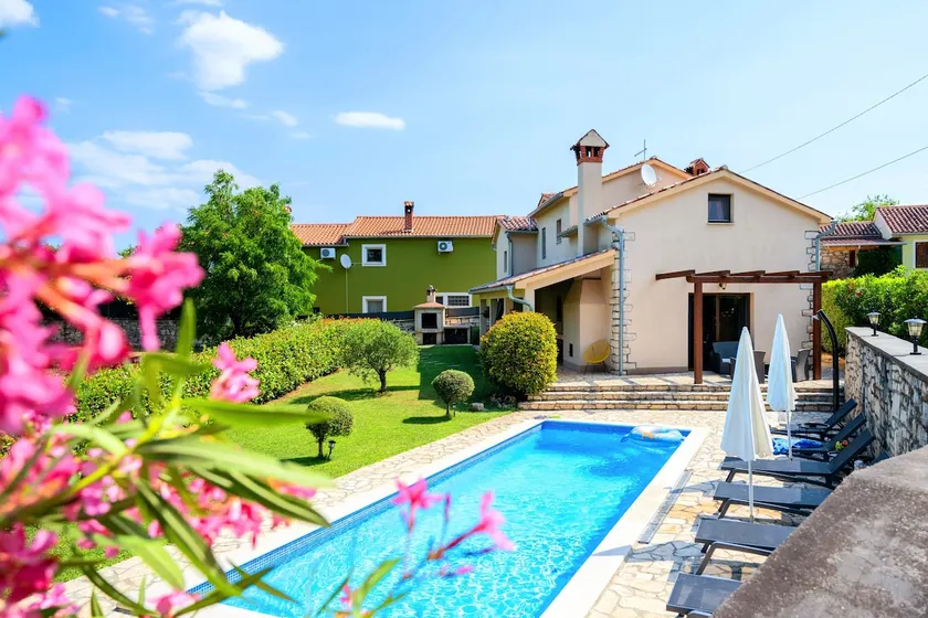 Villa Viktor, 4* holiday home - Image 1