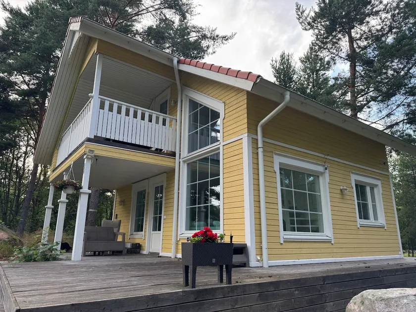 Sandy beach accommodation - Image 1