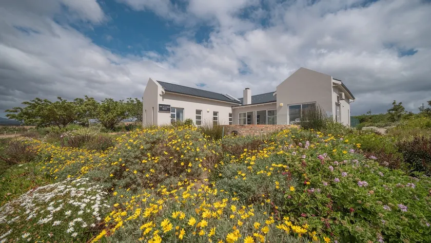 Swallows Rest - Vineyard Estate, Pool & Hot Tub - Image 1
