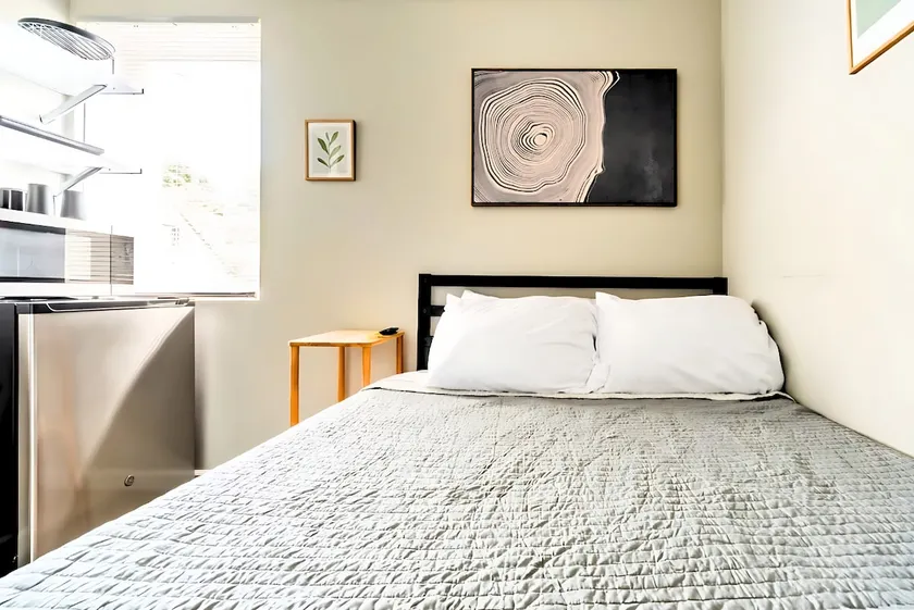 Cozy Micro Suite Unit 12 Sleeps 2 Minutes to Downtown - Image 1