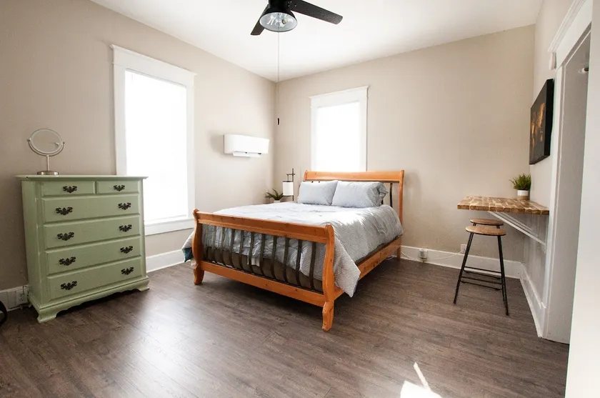Cozy Studio in downtown FW #4 - Image 1