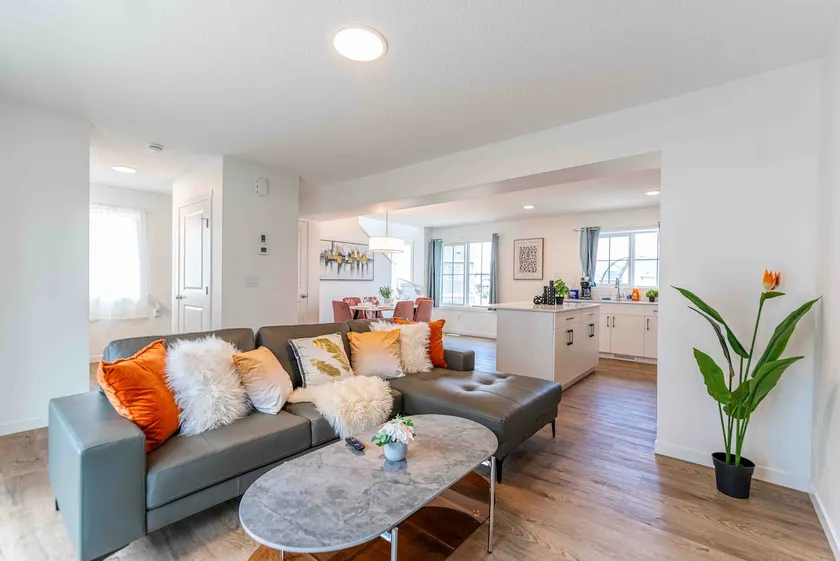 *Lovely 3 Bedrooms Entire House*Beside WEM Sleep6 - Image 1
