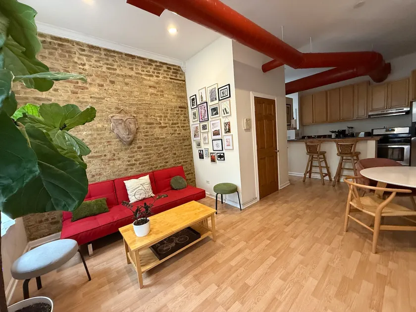 Great place in the Heart of Pilsen - Image 1