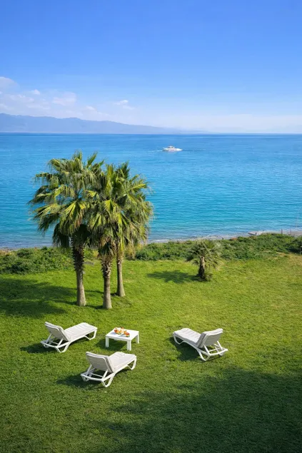 Beachfront 2BR Penthouse, Beach & Pool in Pelitköy - Image 1