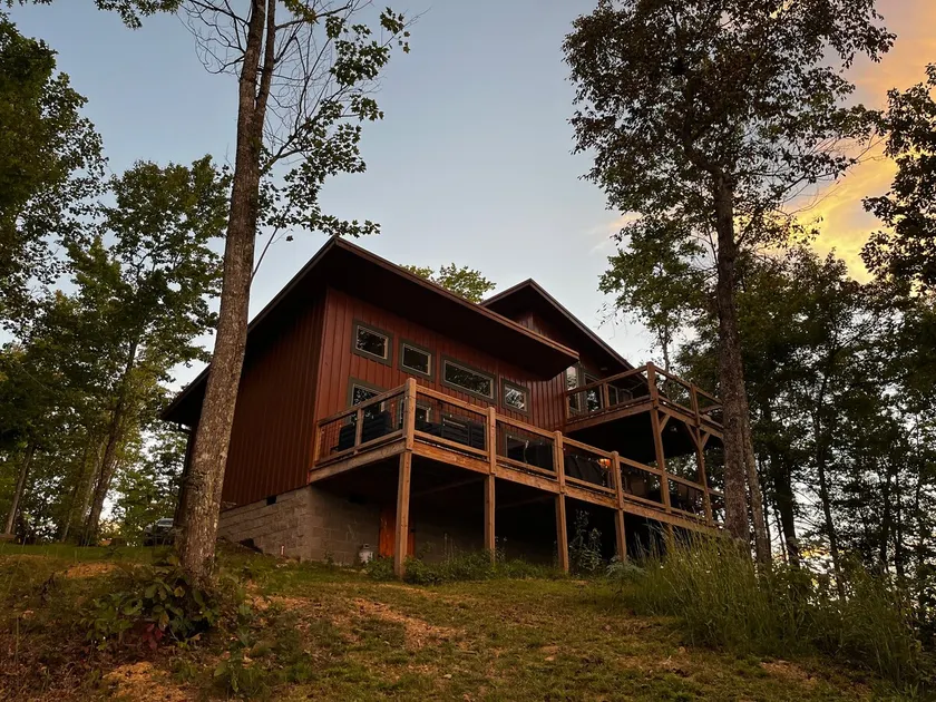 Pet Friendly Cabin with Cliffline Views - Image 1