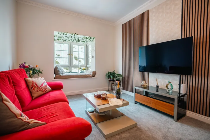 Cozy 1BR Seaside Apt in Brighton Marina Village - Image 1