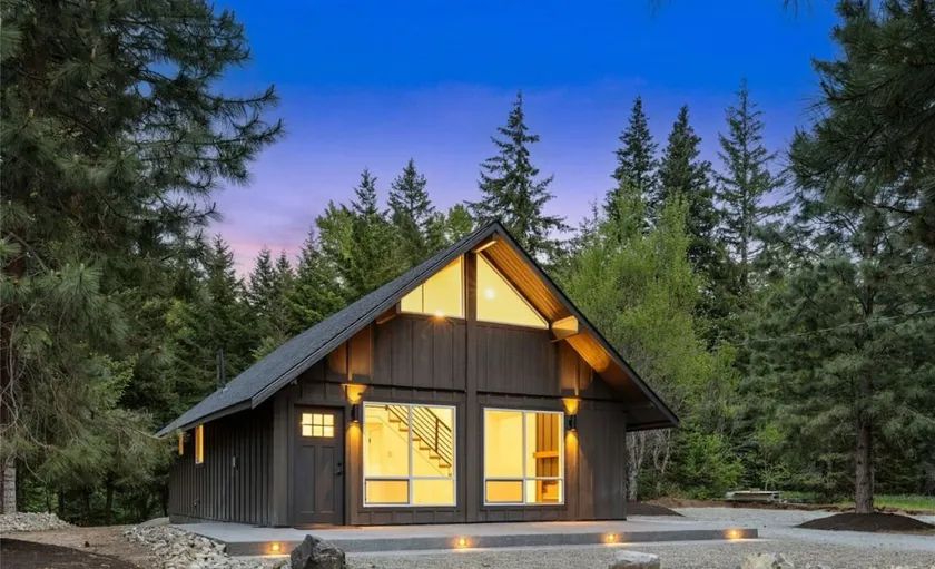 Creekside Luxe Cabin | Spa, Fire Pit & EV Charger - Image 1