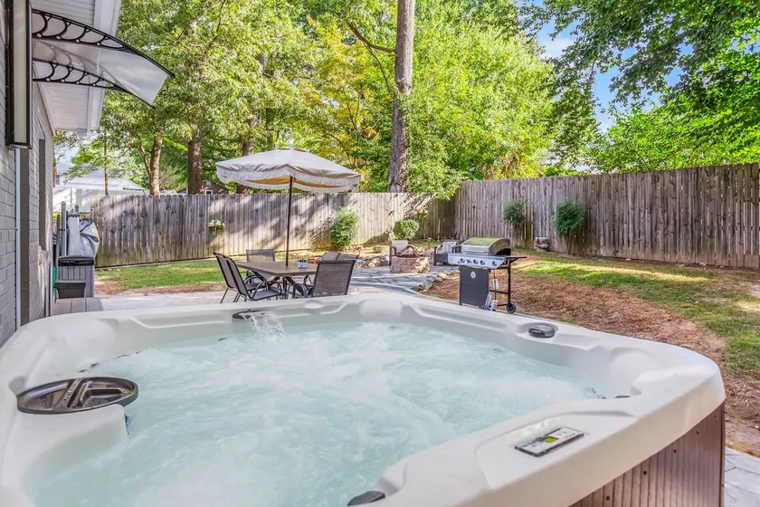 Southern Charm, Heart of DWTN High Point*Hot Tub - Image 1