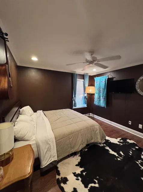 Artsy Condo, Walk to Campus, Stadium or Downtown - Image 1