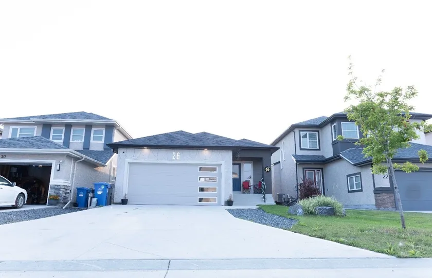 5BR Winnipeg Villa w/ Gym, Fireplace & BBQ & View - Image 1
