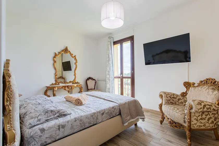 Luxury home [free-private parking, autostrada 2”] - Image 1
