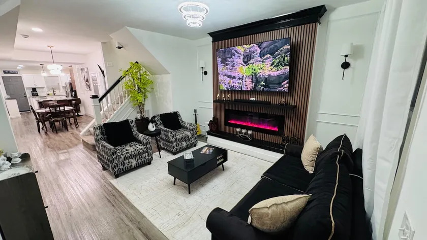 3 Rooms, 3 1/2 Bath, 5 Bed, Townhouse in Baltimore - Image 1