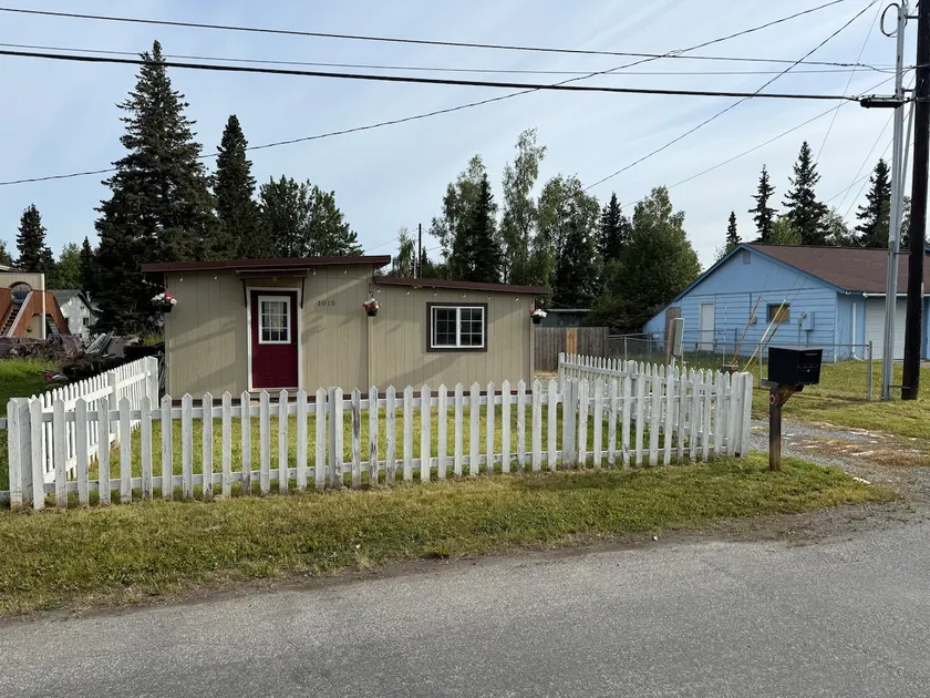 Cute cottage, near airport! - Image 1