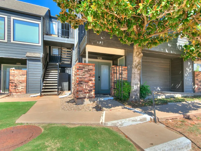 Bright & Modern Condo - Image 1