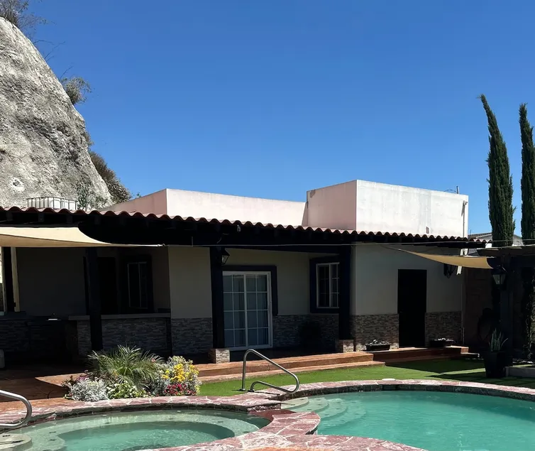 La Escondida Pool and Garden - Image 1