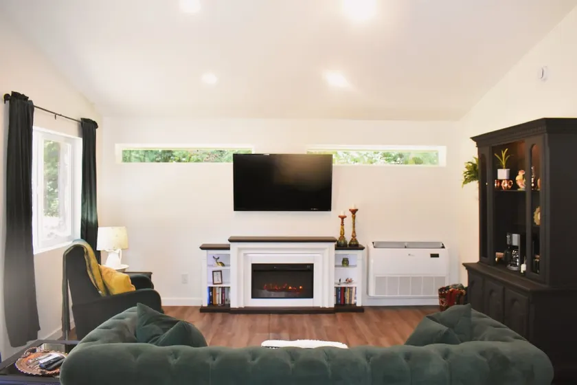 McKenzie Bridge Haven: 3B/2BA w/EV Charger & Views - Image 1