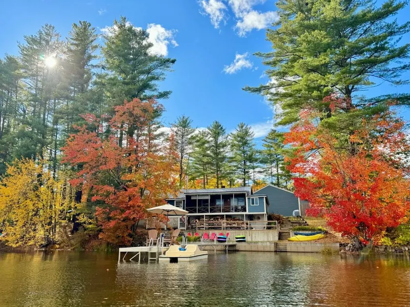 Big Pine Lakefront Cottage, Dock, Kayaks & Firepit - Image 1