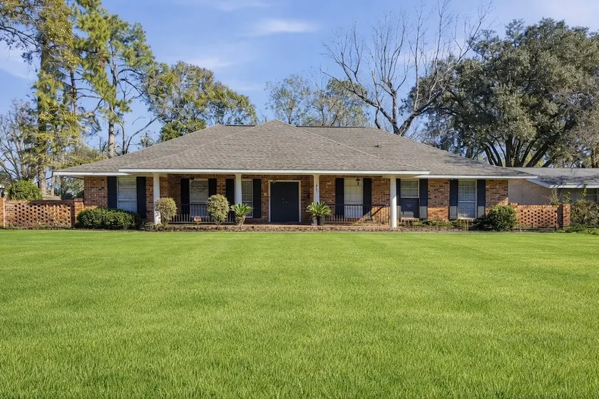 Rustic Retreat 5-BR Home with Backyard Oasis - Image 1