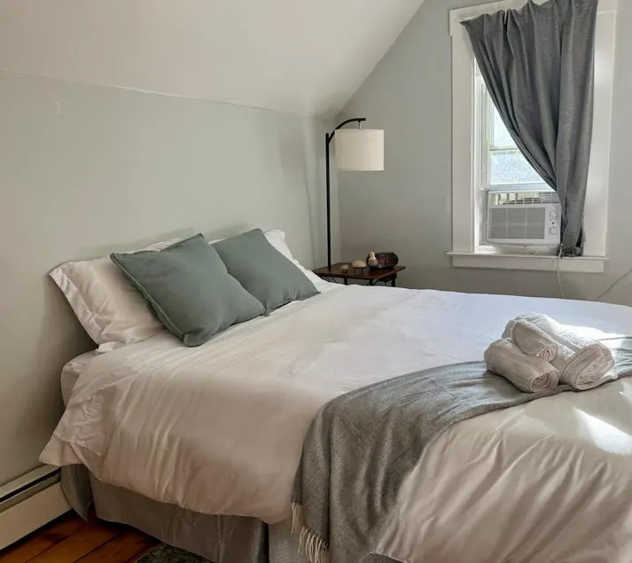 Stylish 1 Bed East Rock Retreat! - Image 1
