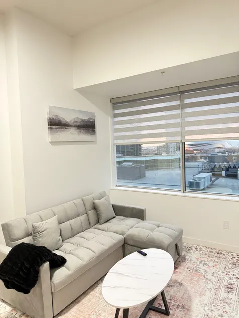 Spacious 1 Bedroom Rogers Place - Image 1