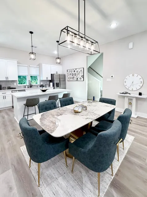 Downtown Delight: Your Home Away from Home - Image 1