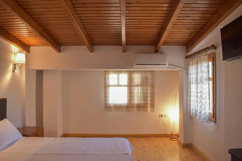 Quiet Wood-Style Maisonette - Image 1