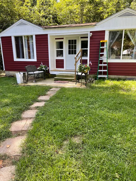 Cabin in the woods - Image 1