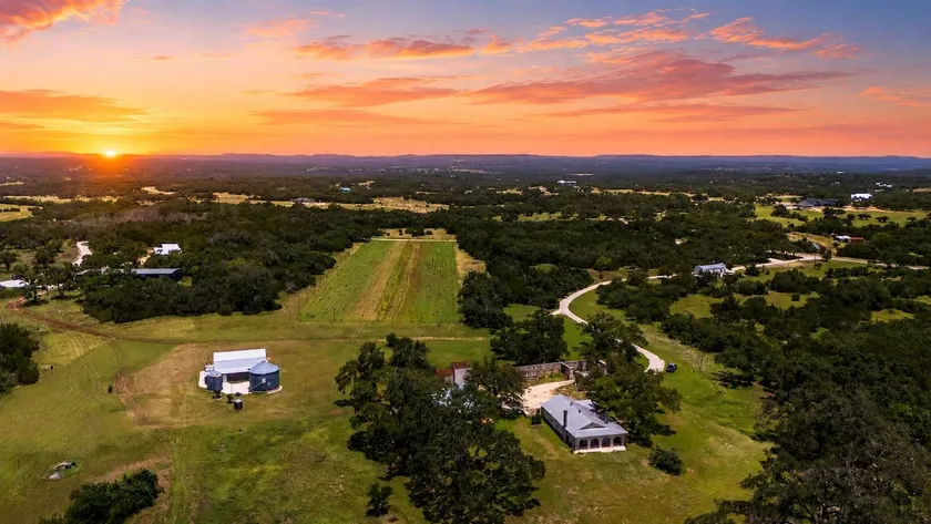Peaceful 3-Bedroom Ranch Retreat Near Blanco - Image 1