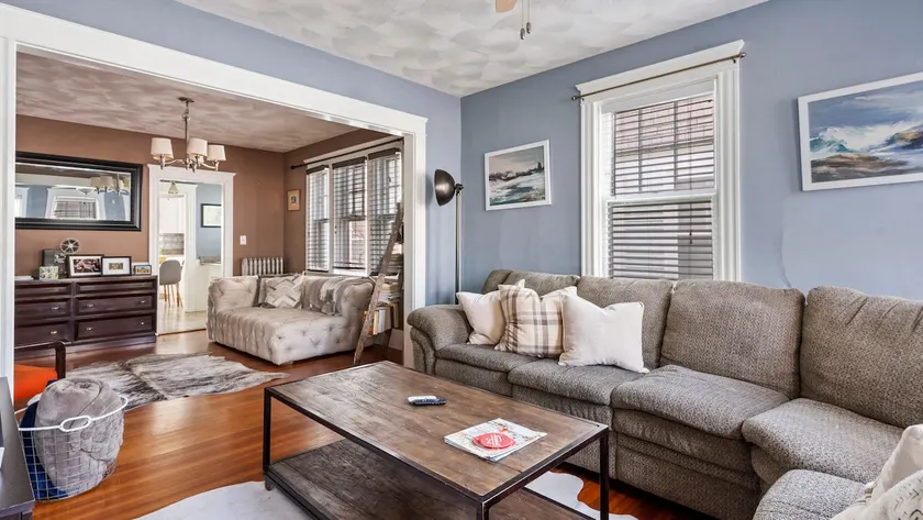 Charming 1920s Double Parlor Near Brown & Downtown - Image 1