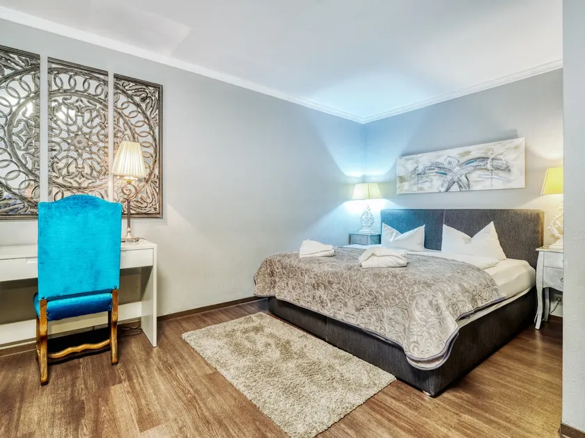 Central-Hotel A3 - Image 1