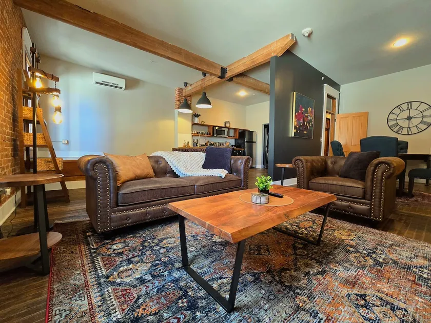 Historic, Free Parking, King Bed, Coffee Bar - Image 1