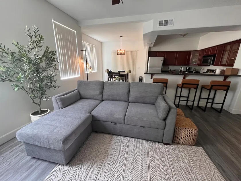 Upscale 3BR best neighborhood - Image 1
