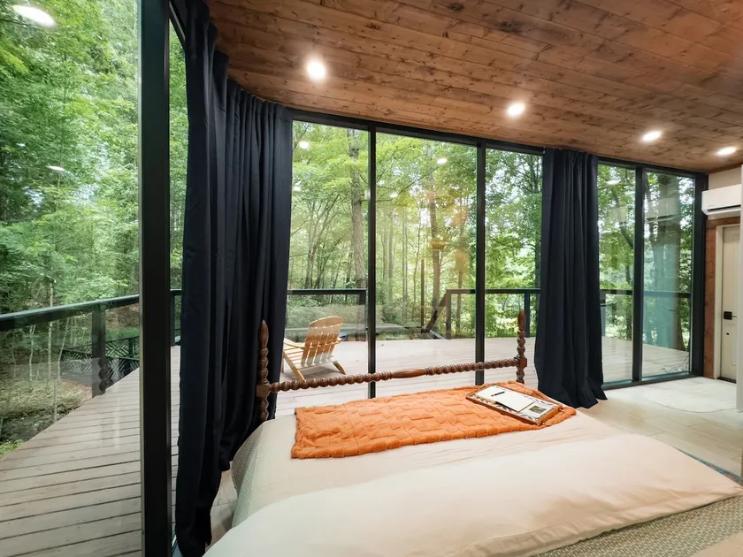 Forest Reflection Glass Suite, Hot Tub + Creekside - Image 1