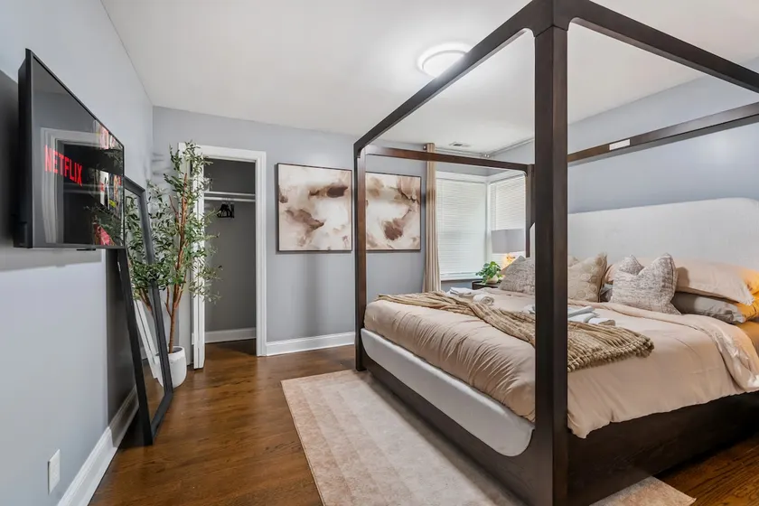 Modern Comfort in Homewood - Image 1