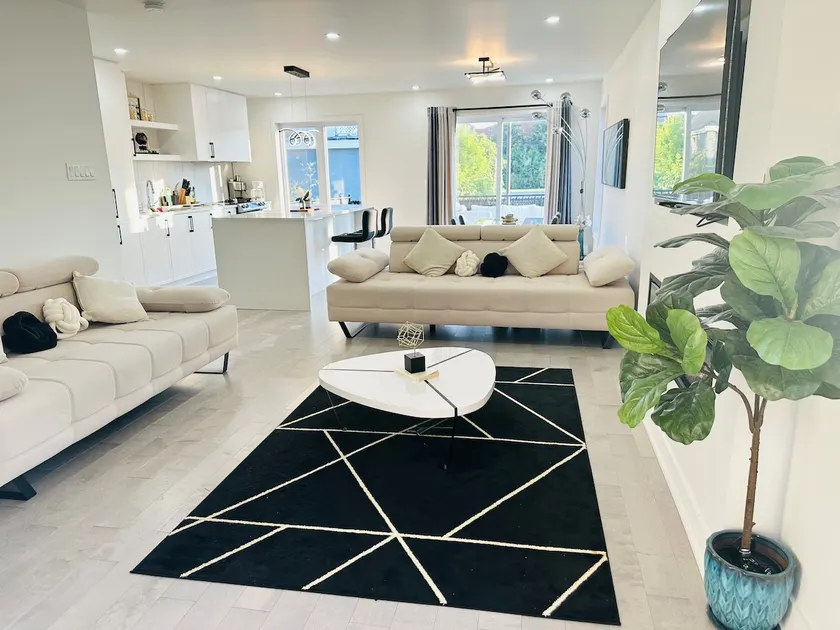 Baraqah Residence Modern Full 5BD&2+Prk 15min-MTL - Image 1