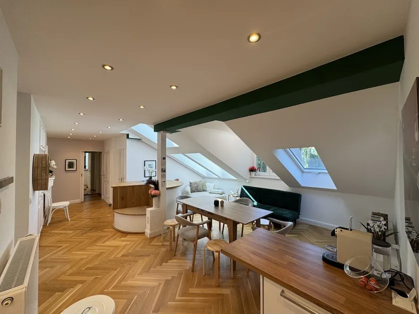 3 bedrooms, 3 private bathrooms, sauna & gym - Image 1