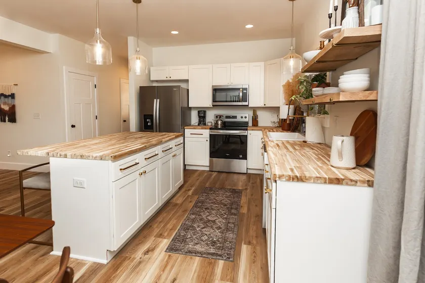 Sunset Mountain Home- Perfect for Families + Pets - Image 1