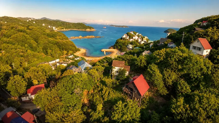 Affordable Island Villa with Sea Views Great Value Stay - Image 1