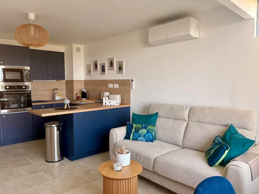 Air-conditioned Waterfront Accommodation ~ Renovated in 2025 - Image 1