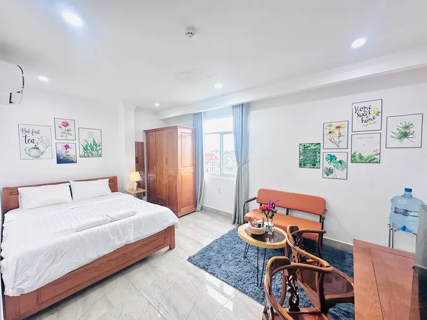 (RiverSide 601B)Spacious Studio w Window & Kitchen - Image 1