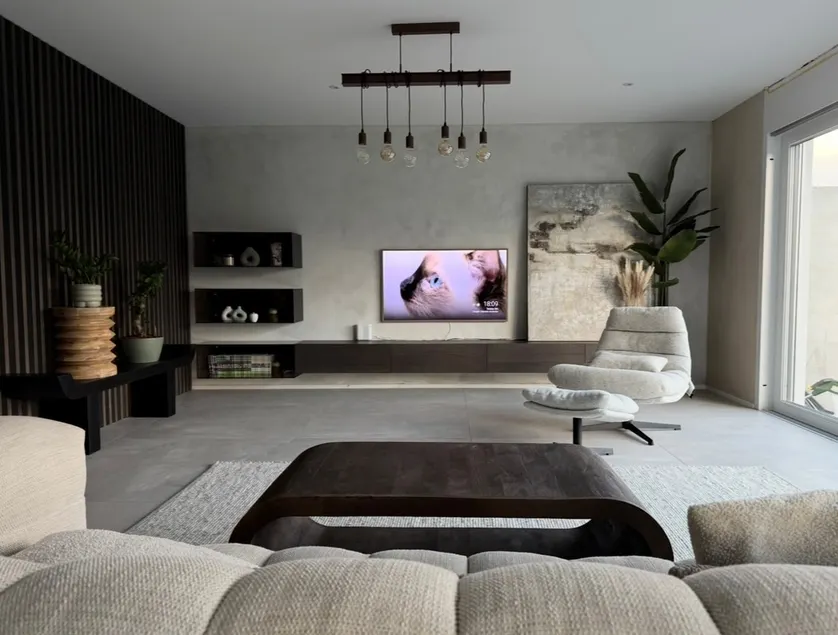 New 200 m2 villa for rent - Image 1