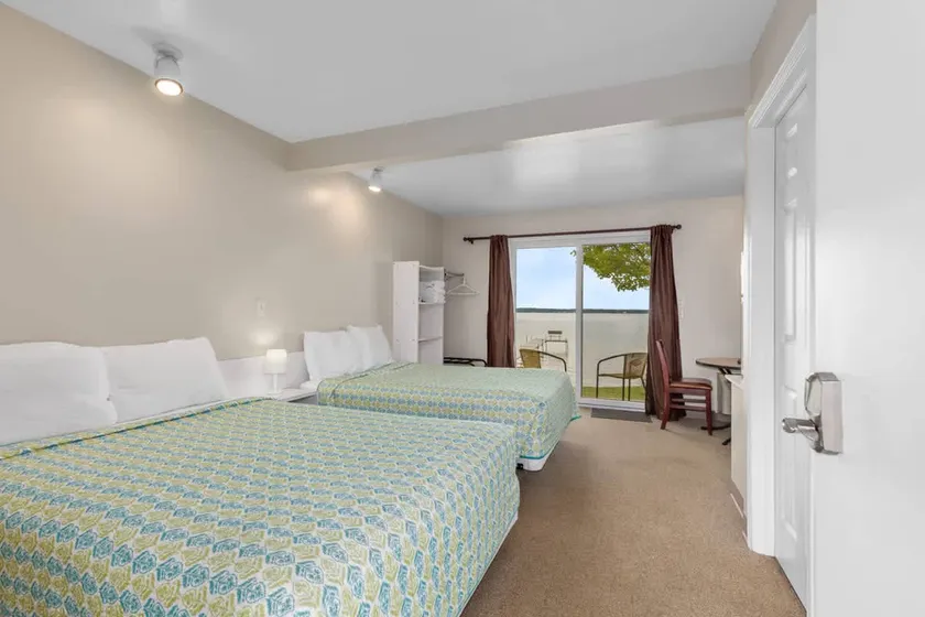 Double Bed Room in Heart of Lake City - Image 1