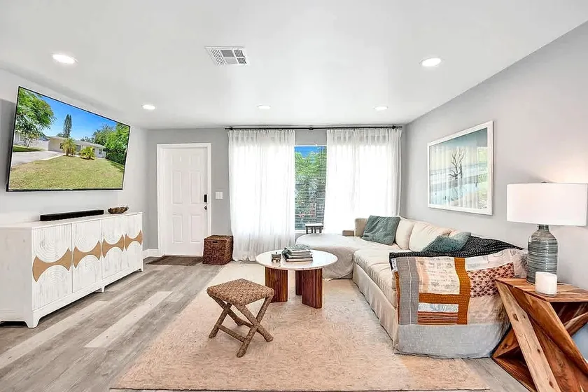 Charming 3BR Getaway 10 min to Beach - Image 1
