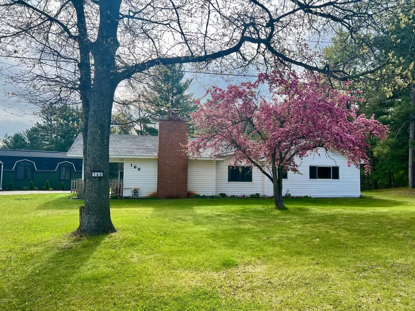 2 houses, big yard, dog-friendly - Image 1